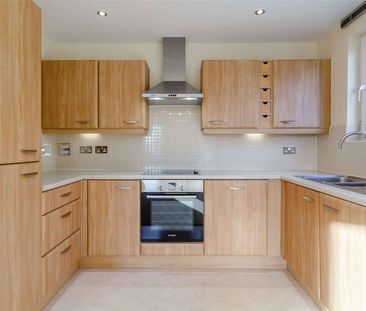 A newly refurbished fourth floor apartment close to the railway station. - Photo 1