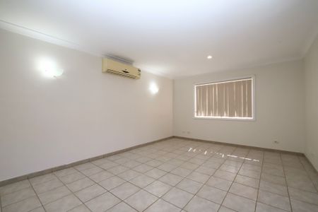 Charming 3 Bedroom, 2 Bathroom House in Chester Hill - Available Now! - Photo 3