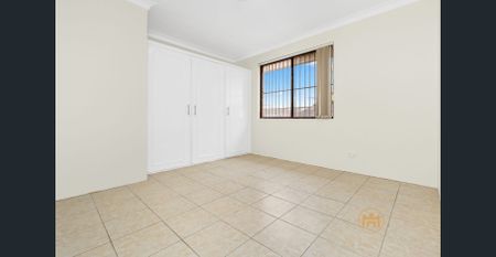 "Conveniently Located Townhouse" - Photo 3