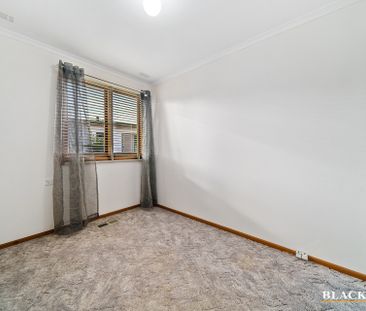 10 Cassia Crescent, Queanbeyan NSW 2620 - House For Rent | Domain - Photo 5