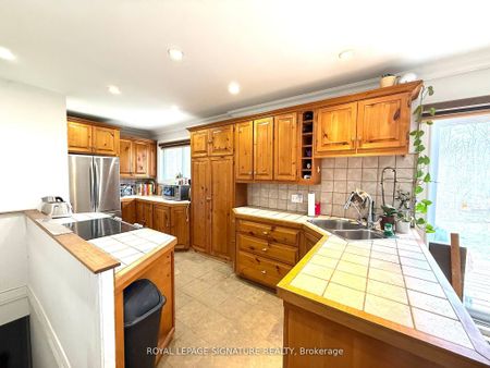 For Lease - 38 Burnhamthorpe Road, Oakville, Ontario - Photo 5