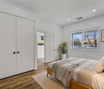 Charming, Fully Refreshed 3-Bedroom Home in a Prime South Melbourne... - Photo 6