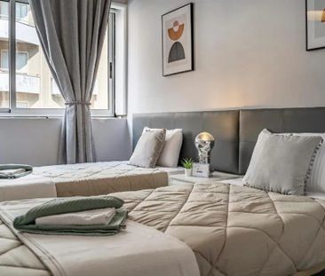 Rua de Faria Guimarães, Porto, Braga 4200-289 - Photo 2