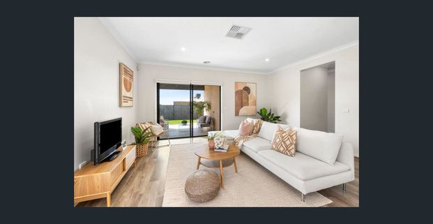 Neatly presented family home - Photo 1