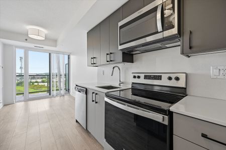 For Lease - 3200 Dakota Common Unit# B810, Burlington, Ontario - Photo 3