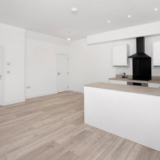 4 bedroom semi-detached house to rent - Photo 1