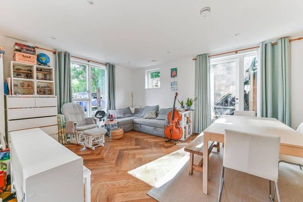 3 bedroom semi-detached house to rent - Photo 1