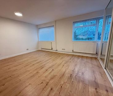 2 bedroom maisonette to rent - Photo 2