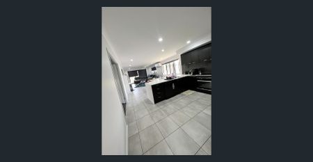 3 BEDROOM + MEDIA ROOM - MODERN HOME WITH PARK AT YOUR BACK DOOR - Photo 4