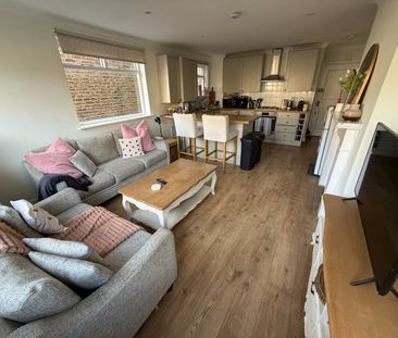 2 Bed Flat, Wandsworth Bridge Road, SW6 - Photo 1