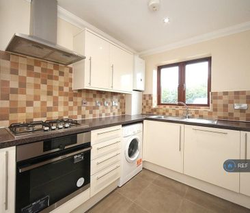 3 bedroom semi-detached house to rent - Photo 4