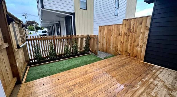 Modern sunny 2 Bedroom home! - Photo 1