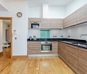 A modern one-bedroom furnished apartment ideally positioned in the ... - Photo 5