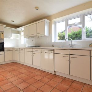 Howard Drive, Farnborough Howard Drive, Farnborough - Photo 3