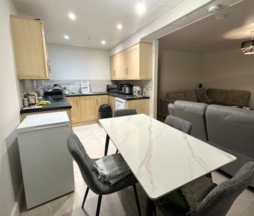 301 College Court Central, Belfast BT1 6BF - Photo 1