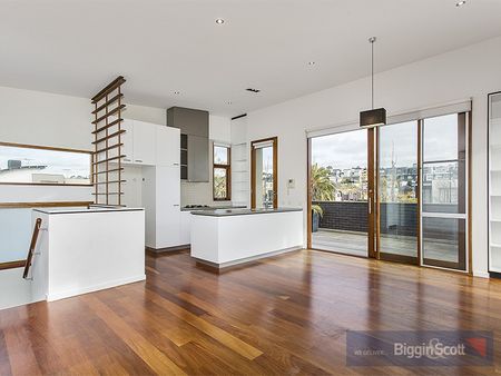 CONTEMPORARY TOWNHOUSE - Photo 2