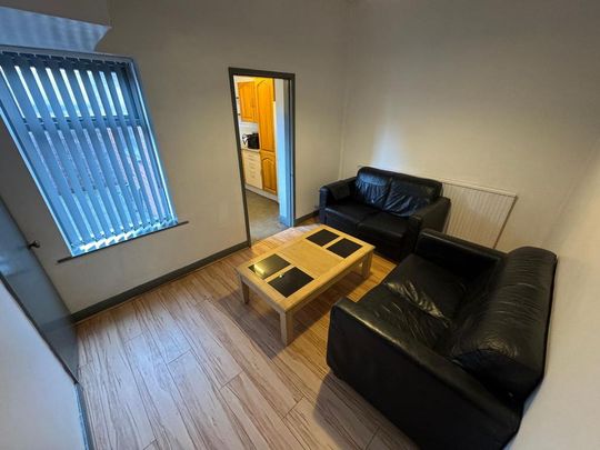 4 bedroom terraced house to rent - Photo 1