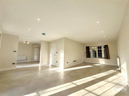 4 bedroom house - detached - Photo 1