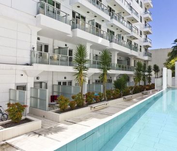 Modern Fully Furnished Apartment with Pool - Photo 5