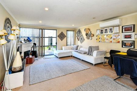 4-Bedroom Home with Double Garage – Takanini - Photo 3