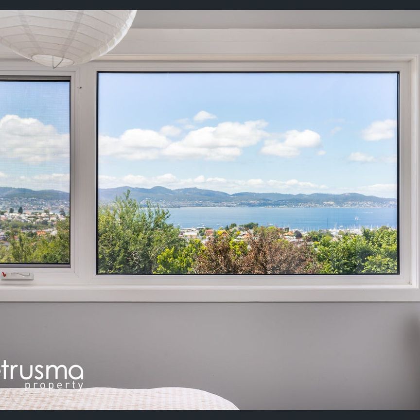 Private Townhouse with Views - Photo 1