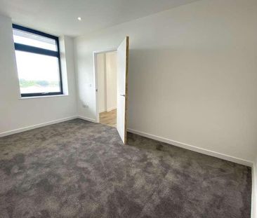 London Road, Staines-upon-thames, Surrey, TW18 - Photo 4