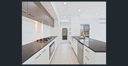 Near New Family Home Surrounded by Fabulous Outdoor Spaces in Harmony Estate. - Photo 4