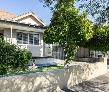 Family home with updated interiors - Photo 3