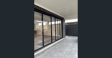 Stunning Home in Central Location - Photo 3