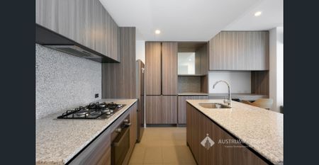 Furnished 2-Bedroom, 2-Bathroom Apartment in Swanston Central - Photo 2