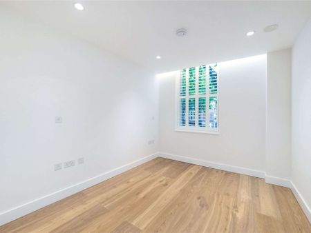 Stylish two bedroom apartment in the heart of Chiswick - Photo 3