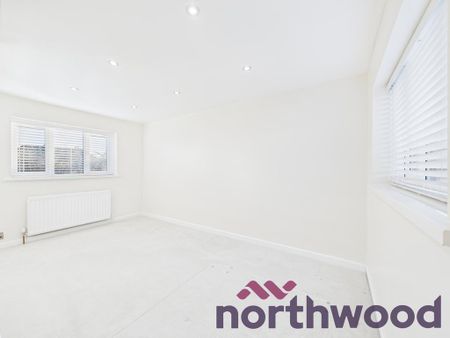 2 bedroom mews to rent - Photo 2