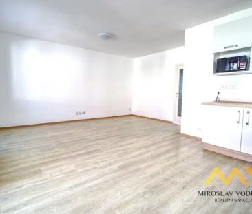 Pronájem bytu 2+kk s balkonem a 2 parkovacími místy, 66 m - Photo 4