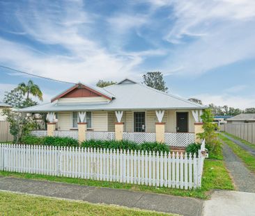 Stunning Federation Home Close to Town - Photo 3