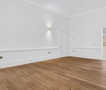 A spacious and modern 3 bedroom duplex ground & lower ground apartm... - Photo 4
