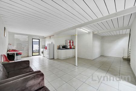 Room 2 - 2/23 Bergin Road CRANBROOK QLD 4814 - Photo 2