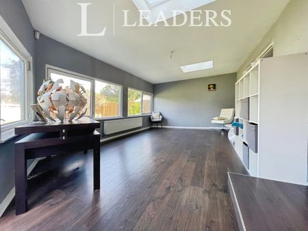4 bedroom detached to rent Powers Hall End, Witham - Photo 4