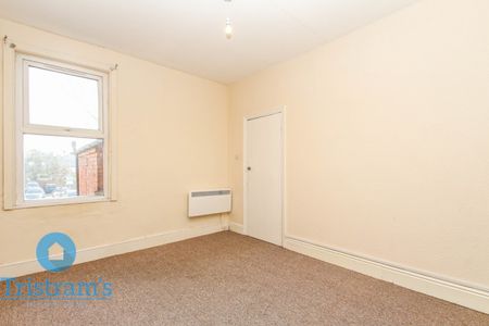 2 bed Flat for Rent - Photo 4