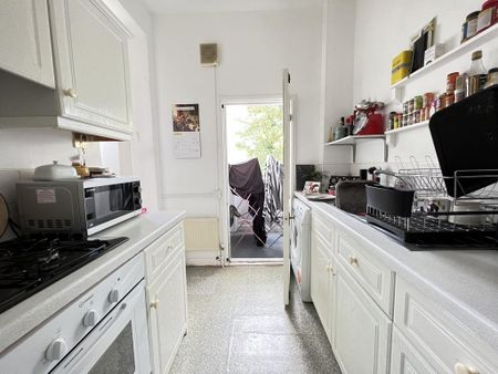 2 bedroom flat to rent - Photo 5