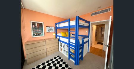 Modern Fully Furnished Apartment in sought after Location! - Photo 5