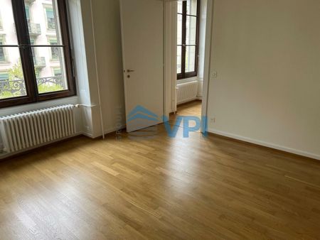 In the heart of Les Bastions, magnificent 3-room apartment on 2nd floo - Photo 2