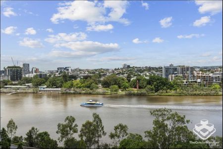 River front spacious two bedroom apartment in a well presented complex with great facilities! - Photo 2