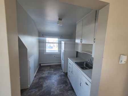 1 Bedroom Unit Near Hospital! - Photo 2