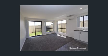 Separate Granny Flat with Air Conditioning- Available 29.12.2025 - Photo 4