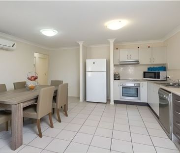 Charming and Comfortable 3-Bedroom Home in Griffin! - Photo 2