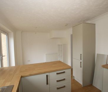 3 bedroom terraced house to rent - Photo 2