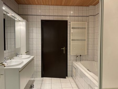 Ruim en goed gelegen appartement met 2 slaapkamers in kleine gebouw - Photo 5