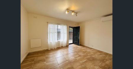 PERFECT LOCATION – IDEAL LOW-MAINTENANCE LIVING - Photo 3