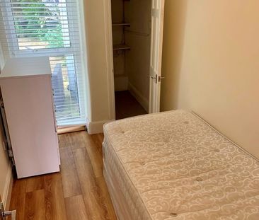 2 Bed Flat, Victoria Road, NW6 - Photo 3