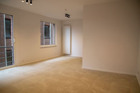 Volledig gerenoveerd appartement in het centrum. - Photo 4